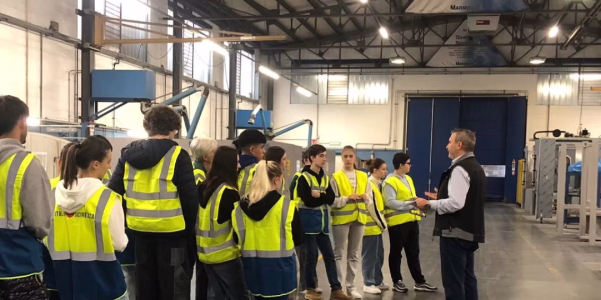 Oggi è la Giornata Internazionale dell'Educazione, il momento ideale per raccontarvi il nostro ruolo nell'interazione con i ragazzi